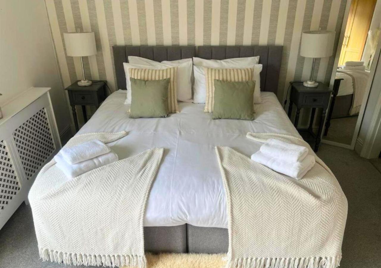 Amberley House - With Hot Tub + Free Parking Holiday home York