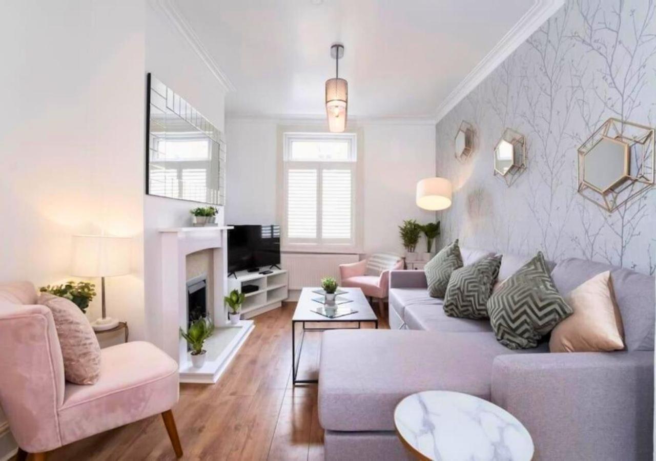 Amberley House - With Hot Tub + Free Parking York