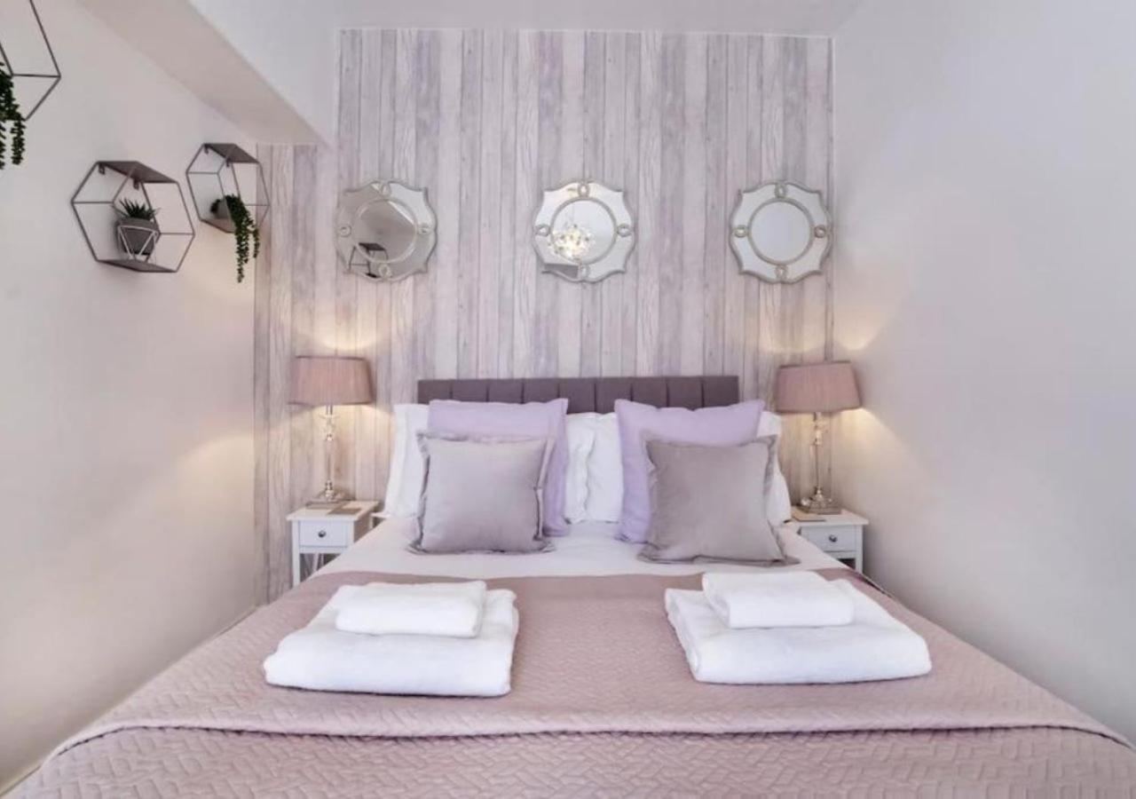 Holiday home Amberley House - With Hot Tub + Free Parking York
